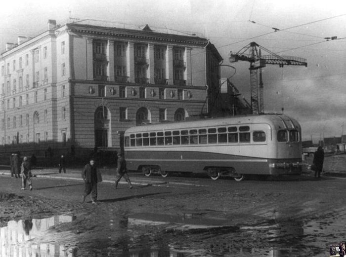 1956 год. Трамвай №1 на улице Металлургов.