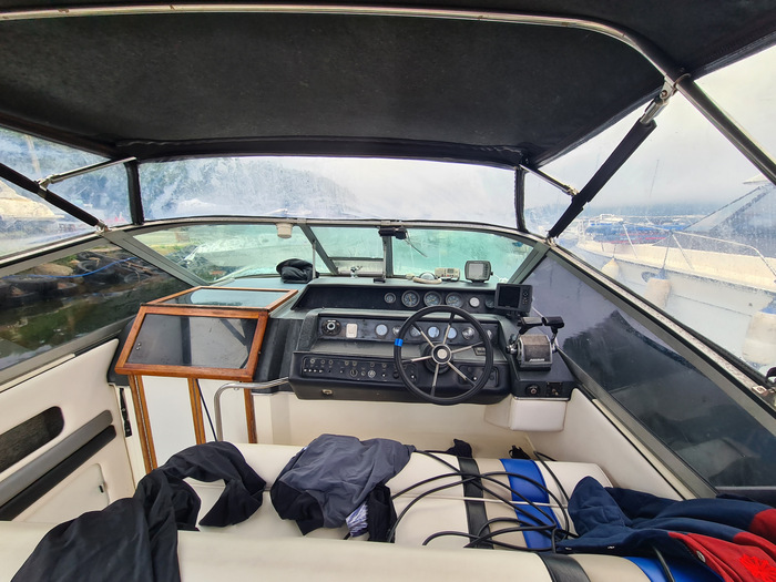 SeaRay 270, если память ровная.