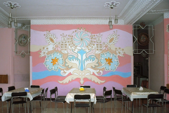 а я уже на пленку сняла стену внутри