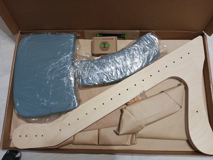 Но внутри все прилично выглядит. Есть наклейка, что руку к этому приложил Александр М.))))