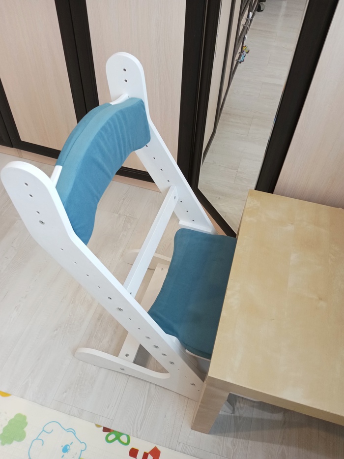 Прикрепила подушки