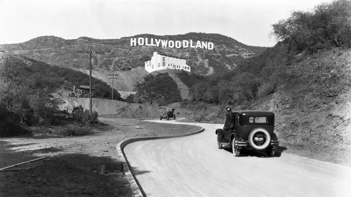 Знак &quot;Hollywoodland&quot; на Голливудских холмах, Лос-Анджелес, 1925 год