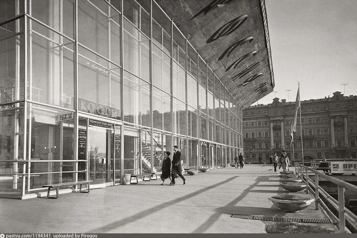 : <!--noindex--><a href="https://pikabu.ru/story/pushkinskaya_ploshchad_ot_strastnogo_monastyirya_do_sovremennoy_rossii_10770176?u=http%3A%2F%2Fpastvu.com&t=pastvu.com&h=44ec87a553be7941f5f3d0340aab231e0bb40a9c" title="http://pastvu.com" target="_blank" rel="nofollow noopener">pastvu.com</a><!--/noindex-->