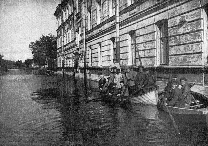 : <!--noindex--><a href="https://pikabu.ru/story/voda_voda_krugom_voda_istoriya_razrushitelnyikh_navodneniy_v_peterburge_10770869?u=http%3A%2F%2Fpastvu.com&t=pastvu.com&h=44ec87a553be7941f5f3d0340aab231e0bb40a9c" title="http://pastvu.com" target="_blank" rel="nofollow noopener">pastvu.com</a><!--/noindex-->