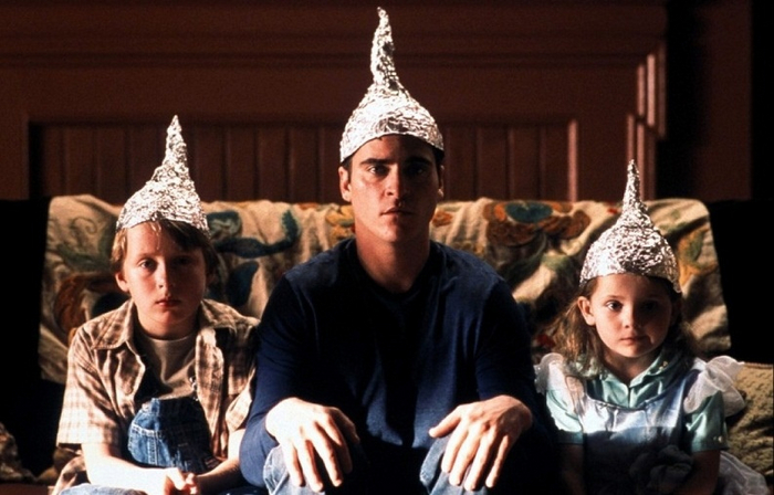 Хоакин Феникс в фильме "Знаки"