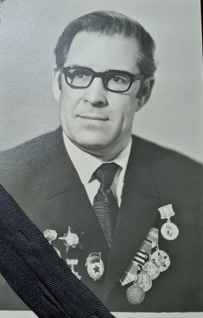 Помогите определить медали/ордена