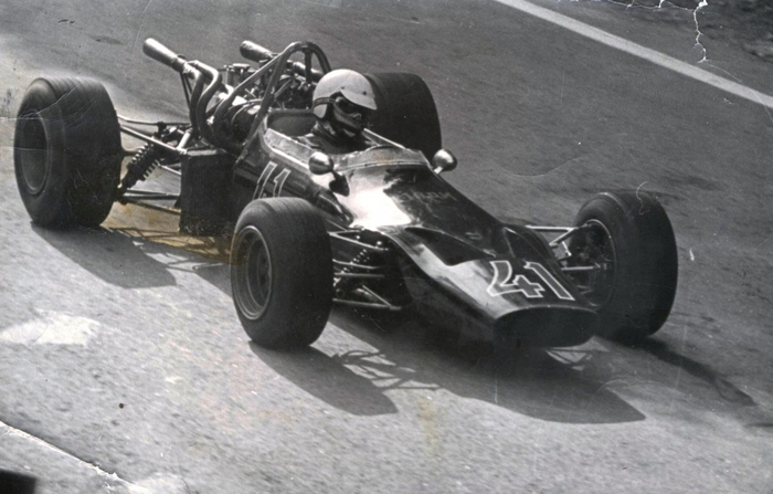 Начало 1970-х. Станислав Гесс де Кальве за рулем доработанного в ЛСА МАДИ автомобиля «Эстония-16М»