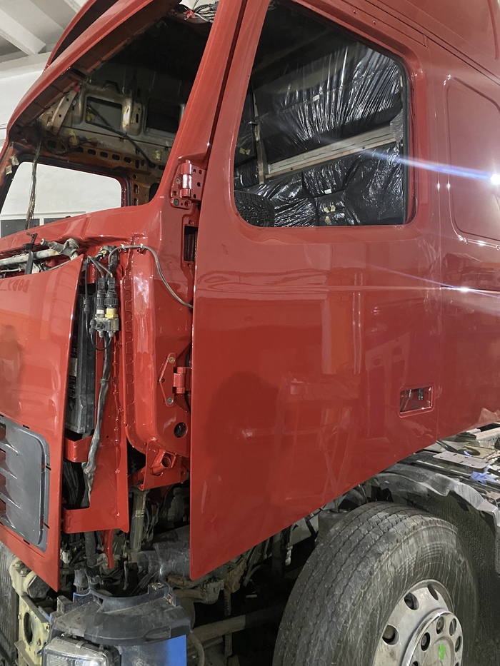 Вся заводская краска снята .
1) покрашено кислотным грунтом +обычным
Все детали где нужно было заварить , заварили и обработали все днище с 2х сторон .