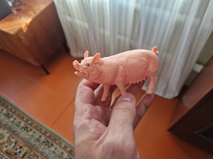 Вот такая детская игрушка. Кажется она видела некоторое дерьмо.