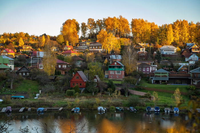 Многие дома с последнего приезда восстановили