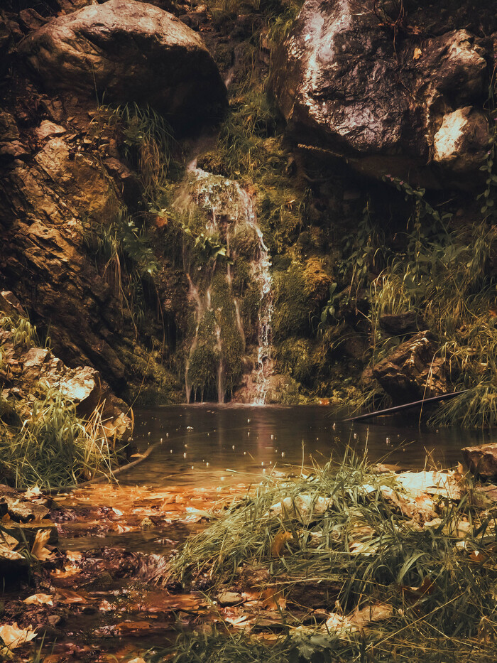 Какой-то водопад.