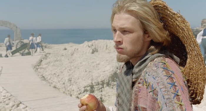 Фокус на героев почти всегда и Крыма толком и не видно