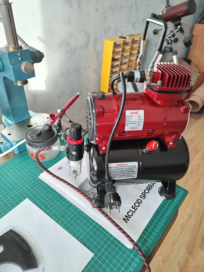 Купил, надо будет красить, пока красится))