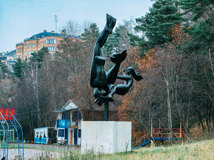 Территория ЖК Жемчужина который построили в отдалении от всего