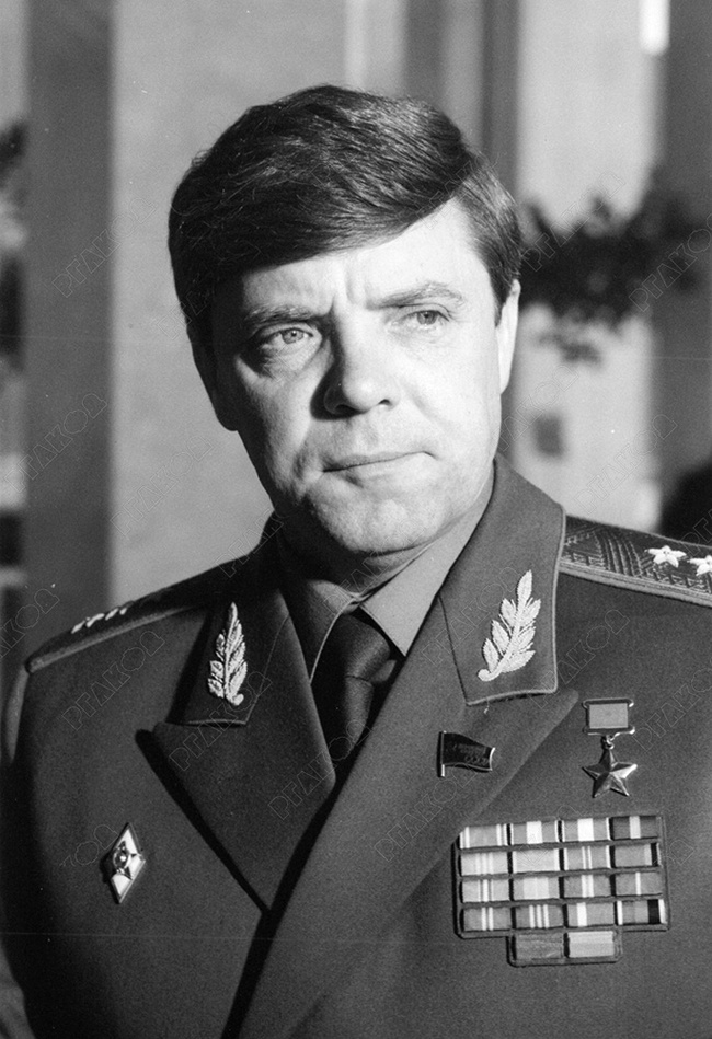    - .. . . [1990 .]  . . . .  0-383976