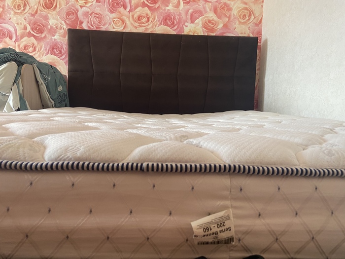 Относительно спинки кровати видео насколько просел матрас, даже без дополнительной нагрузки