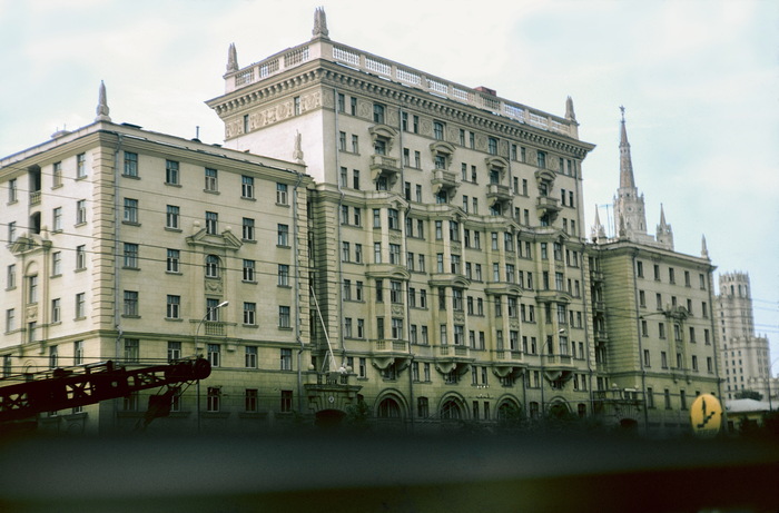 Вид на посольство США.