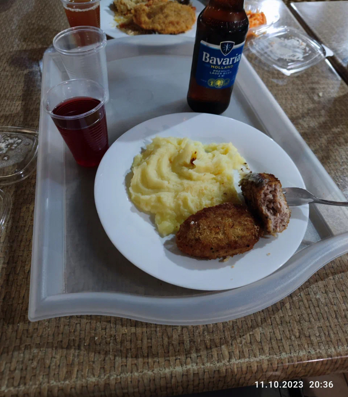 Пюрешка с котлетками :)