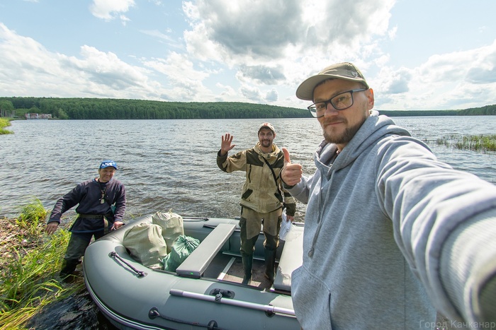 Собрали и вывезли три мешка разного мусора оставленными рыбаками с дальних берегов питьевого, Верхне-Качканарского водохранилища.
