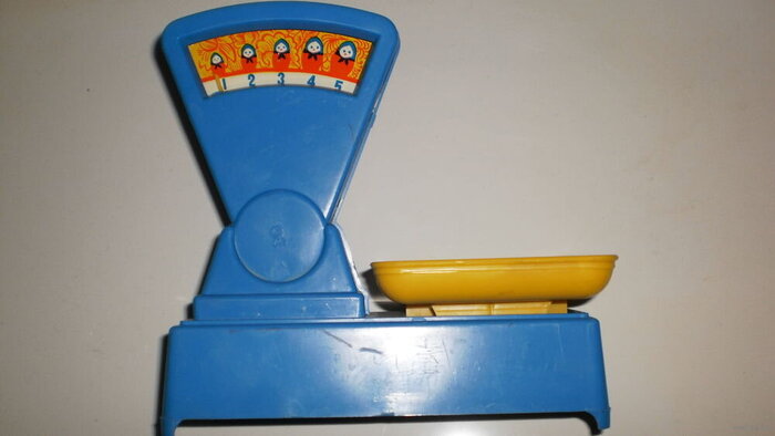 Игрушечные весы для работника прилавка