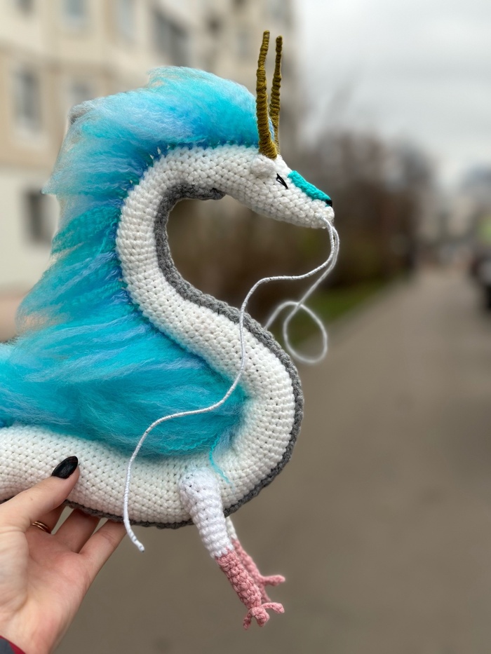 Вязаный Хаку (Хаку означает белый, как цвет его драконьей формы) Вязание, Вязание крючком, Амигуруми, Рукоделие без процесса, Ручная работа, Вязаные игрушки, Авторская игрушка, Своими руками, ВКонтакте, Telegram, Длиннопост