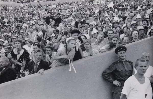 Эпоха СССР. Репортаж из 1955 о матче, который нельзя было проиграть, и о "самоварах" генералиссимуса Сталина