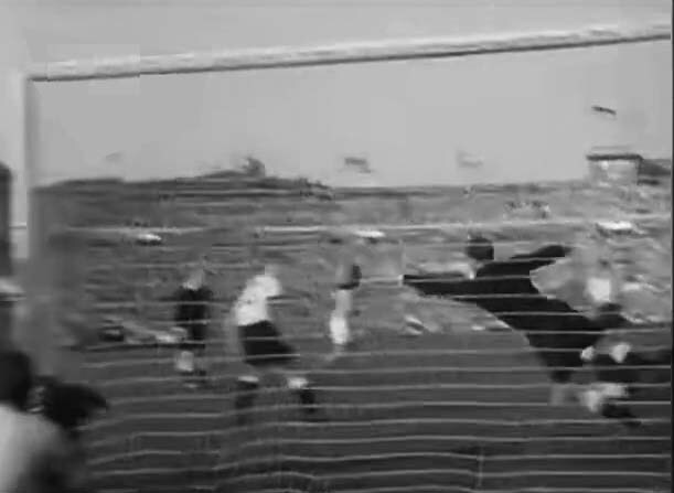 Удар А.Масленкина после стенки с И.Нетто. Гол! Счет равный 2:2!