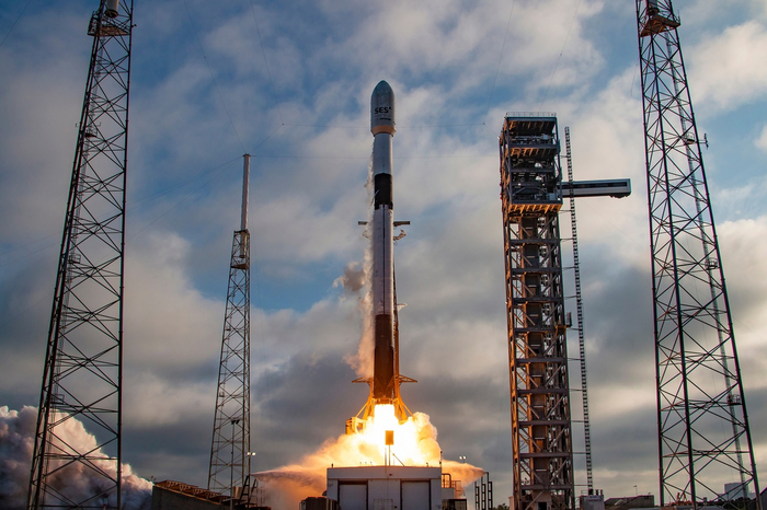 83-я пошла - еще 3 миссии намечены на 17 ноября SpaceX, Космонавтика, США, Технологии, Спутники, Falcon 9, Запуск ракеты, Ракета, Космос, Длиннопост