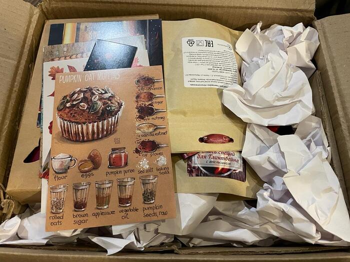 За аромат отвечали специи для глинтвейна, пахнут офигенски, жду нормальных выходных, чтобы кайфануть - все прочие ингредиенты уже наготове. Тыква для маффинов, кстати, тоже ждет своего часа.