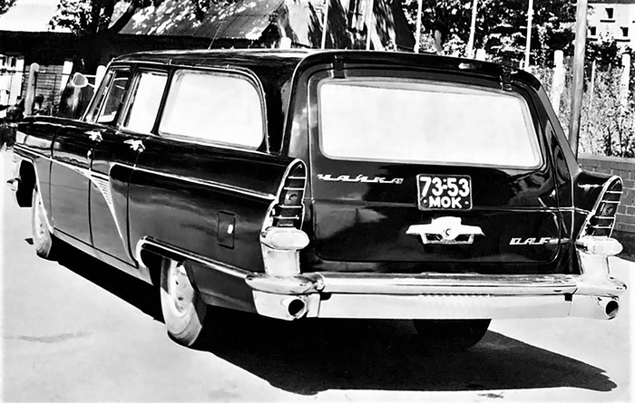 Вне стен Горьковского автозавода появился санитарный универсал РАФ-ГАЗ-13С. В 1973‑1982 гг. его производили в Риге на фабрике RAF.