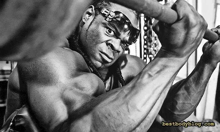 Фаза опускания в упражнениях на бицепс в разы важнее подъема