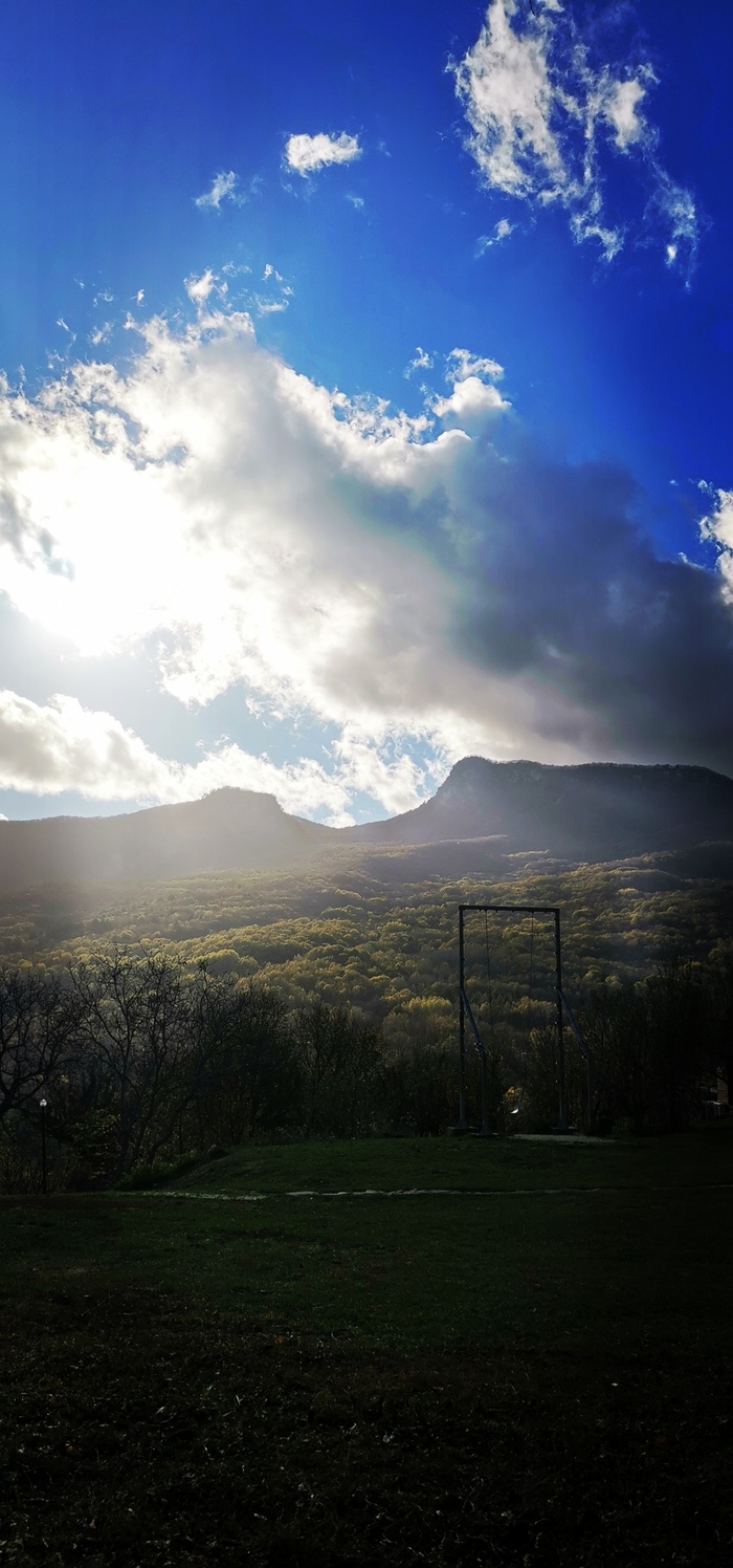 Посёлок Многоречье в Крыму, тут лежит исток реки Бельбек, крупнейшей на полуострове