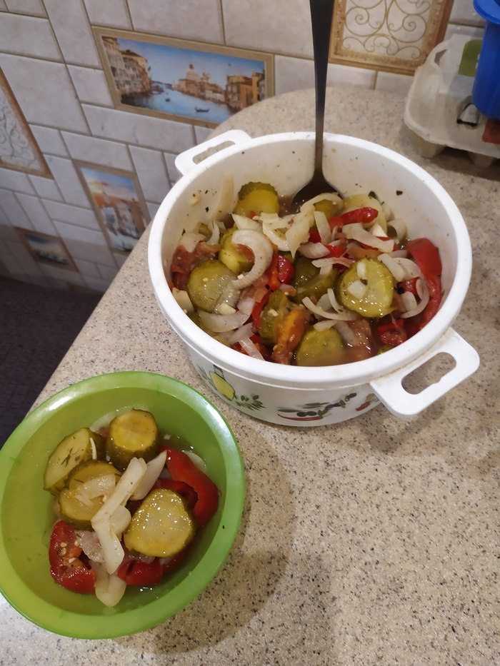 Это готовый маринад утром. Готовила я его поздно вечером, в холодильнике он провел 8 часов.