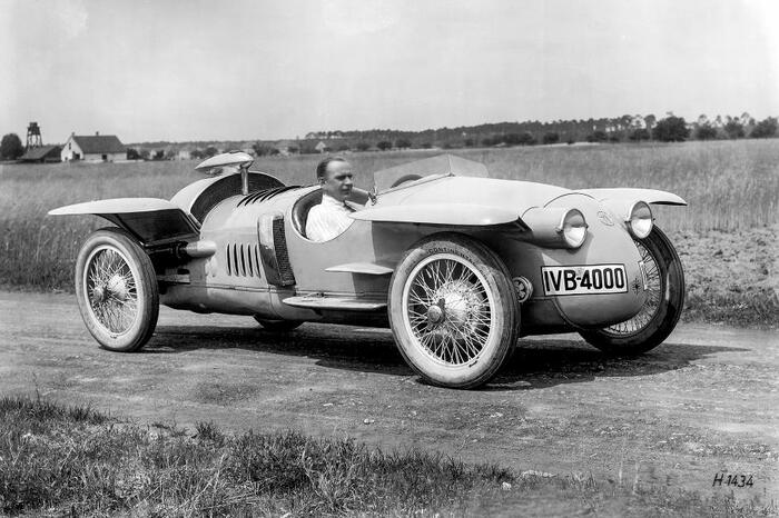  1924 .               ,  - ,    