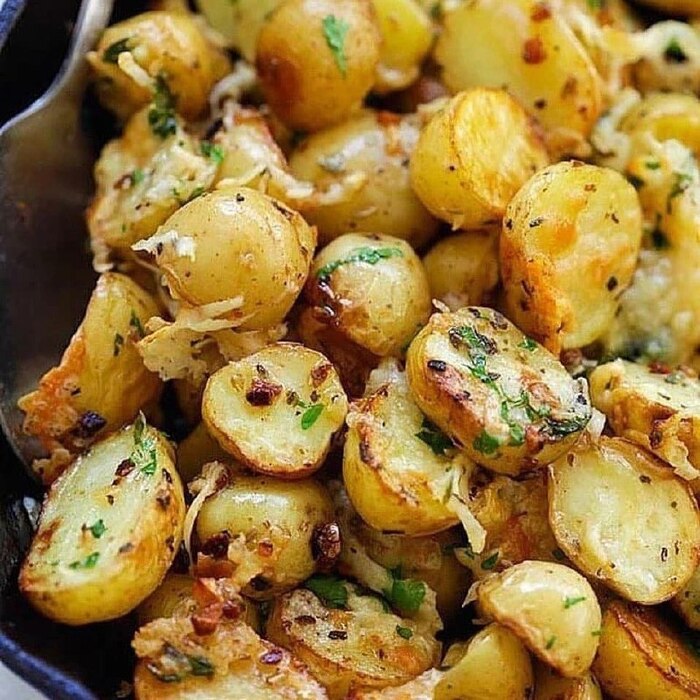 Жареный картофель с пармезаном