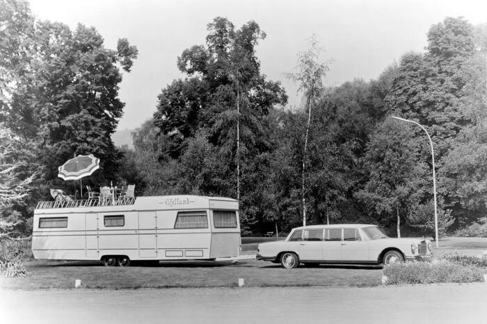 �������, Mercedes-Benz 600 ��� ��. ��������, ��� ���� Pullman Limousine ���������� � �������� Eiffelland, ������������� ���� �������� �� �����