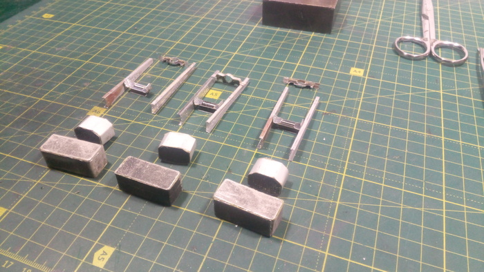 При изготовлении использую пуансон для получения точной линии изгиба