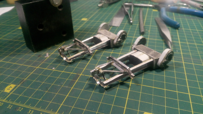 Изготовил буксирный крюк , опорник передних пружин подвески