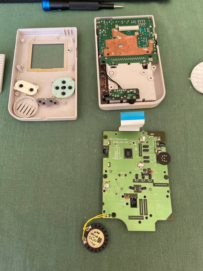 Оригинальный Gameboy 1989 года. Чиню настоящий Тетрис Ремонт техники, Ремонт, Электроника, Ретро, Ретро-игры, Тетрис, Nintendo, Gameboy, Видео, Вертикальное видео, Длиннопост