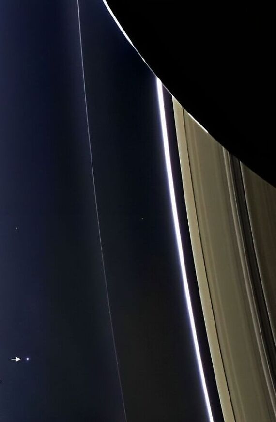 Последняя фотография Земли, сделанная космическим зондом Кассини перед тем, как он врезался в Сатурн Космос, Сатурн, Земля, Картинки