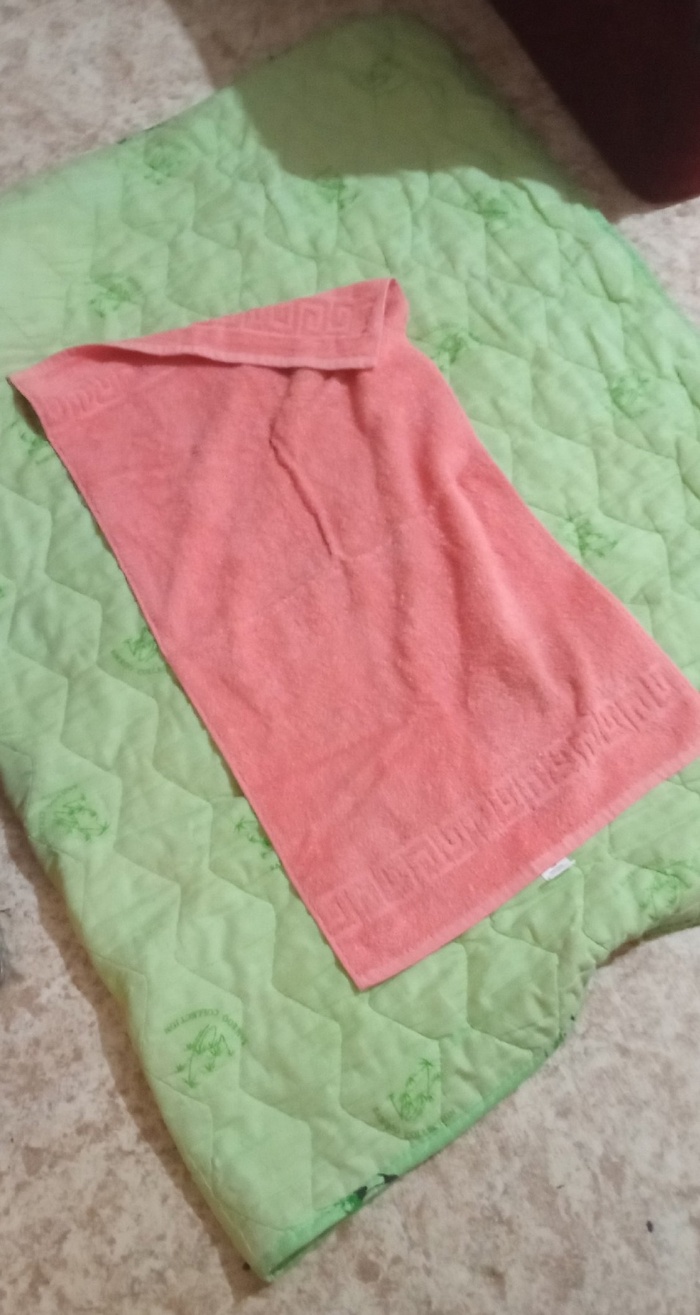 Полотенце, чтоб одеялко не пачкать