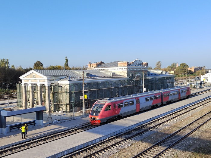 Осень 2023 года на вокзале шли реставрационные работы.