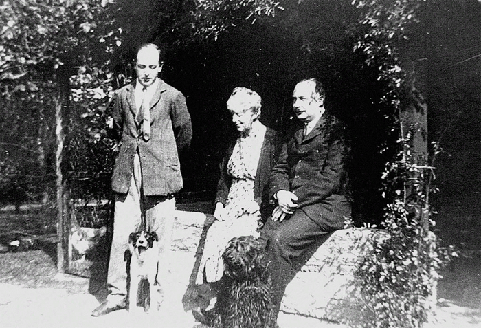 Клайв Льюис, миссис Мур и Уоррен Льюис, 1930 год