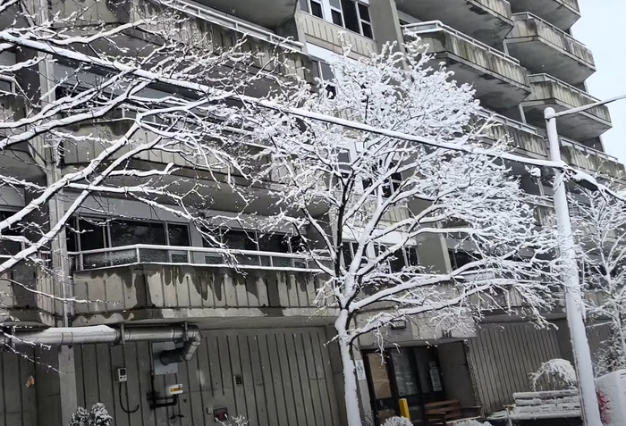 не очень красивый дом панелька