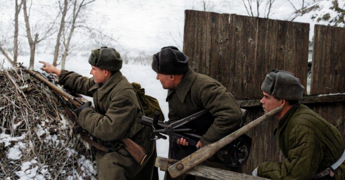 Солдаты где в деревне. Советские солдаты в деревне 1941. Битва под Москвой ноябрь 1941. Советские солдаты под Москвой 1941. Немцы в деревне зима 1941.