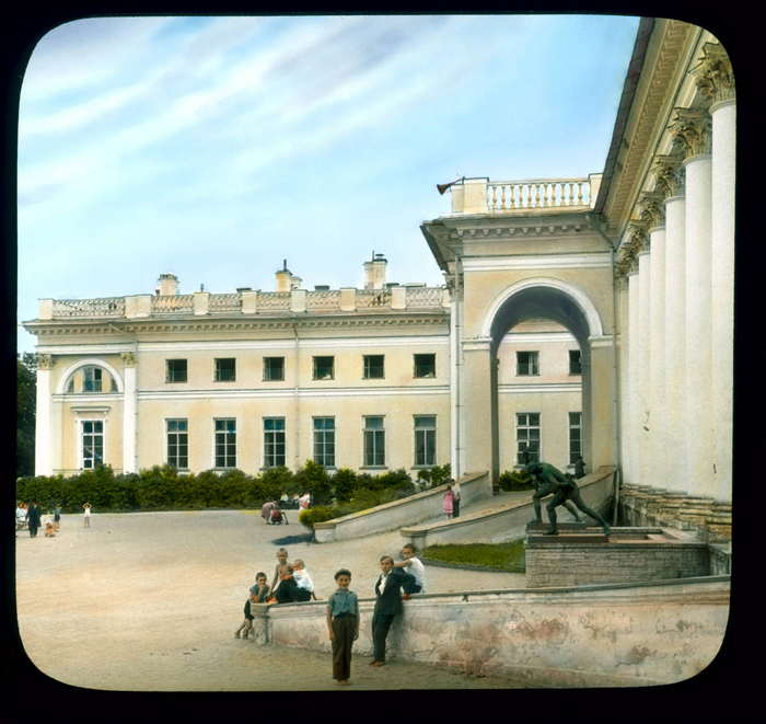 Александровский дворец.