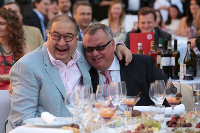 Это не родитель 1 и 2 , они просто друзья.