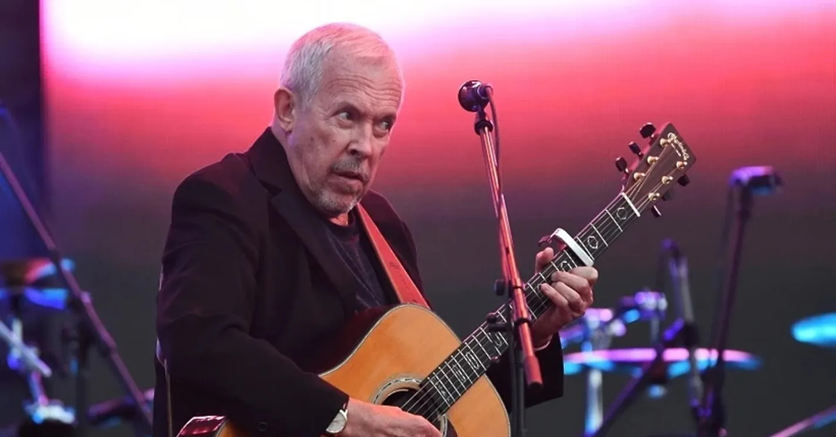 Песня три окна машина времени. Макаревич треки. Макаревич песня свобода. Макаревич песни. Макаревич треки.