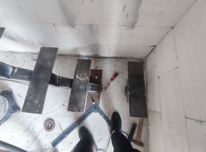 Дом 120 м2 в стиле барнхаус в одни руки. Сезон 2023. Часть 6. Колхозим лестницу и перила за 40к вместо 400к!