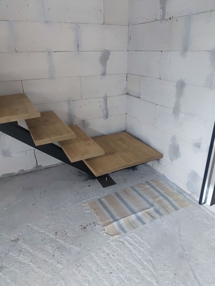 Дом 120 м2 в стиле барнхаус в одни руки. Сезон 2023. Часть 6. Колхозим лестницу и перила за 40к вместо 400к!